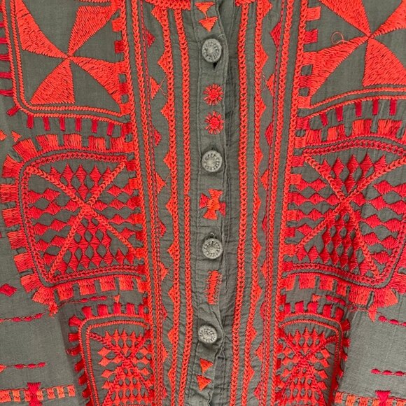 JOHNNY WAS Biya Grey Top; Red Embroidery: NWOT!! XS (Runs Large): P2P 20 3/4" - Picture 6 of 7
